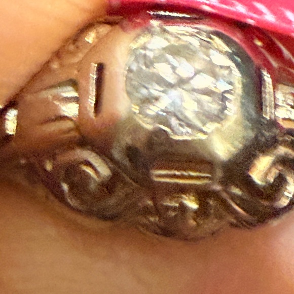 Art Deco from the 1920-30s
Antique 18kt white gold Women's Ring 7 1/2 has video - Picture 7 of 17